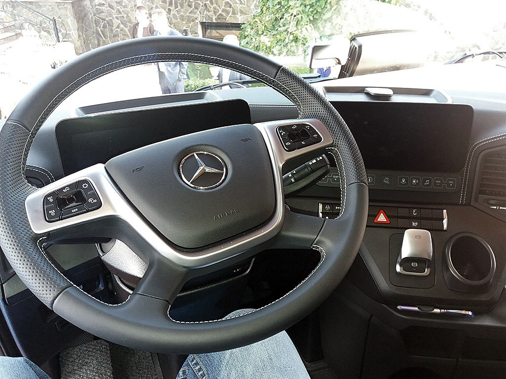 Новий Mercedes-Benz Actros