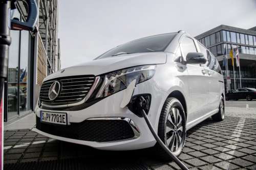 Mercedes-Benz почав продажі електричного мінівена EQV