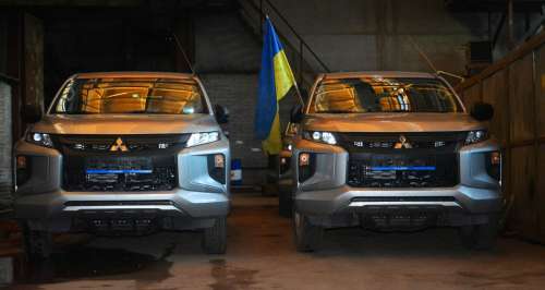 Українські десантники отримали 10 пікапів Mitsubishi L200