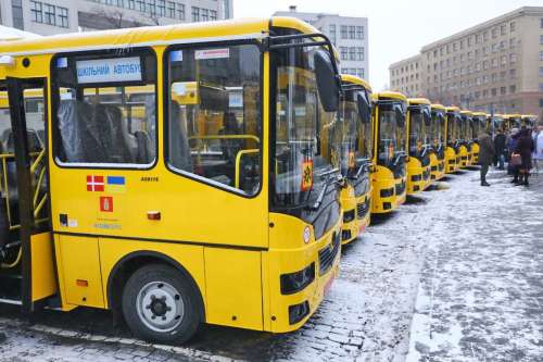Данія передала Україні партію шкільних автобусів