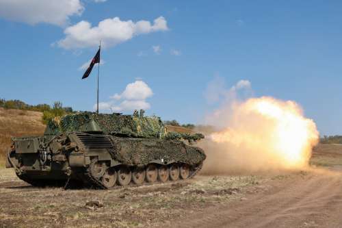Німеччина передасть Україні бронемашини, вантажівки та надводні дрони