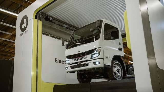 Mitsubishi запустила 5-хвилинну «заправку» для електровантажівок