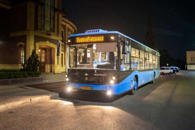 «Електрон» відвантажив першу партію нових осучаснених автобусів