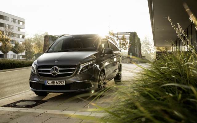 Mercedes-Benz V-class отримає мультимедійну систему, яка сама вчиться