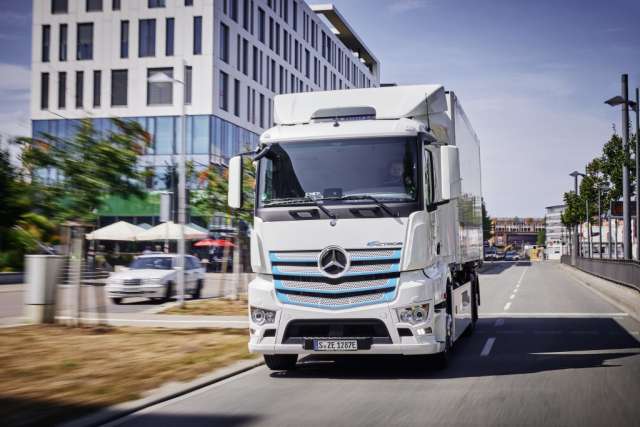 Mercedes-Benz назвав дату виходу серійної версії eActros