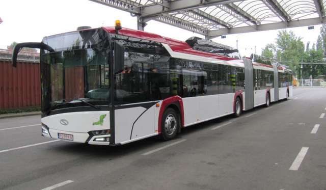 Solaris представив свій найдовший тролейбус на понад 200 людей