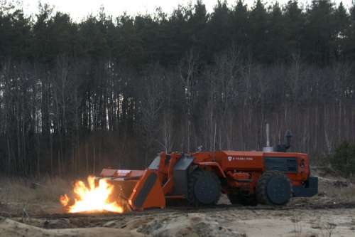 В Україні представили нову машину для розмінування на шасі трактора Т-156