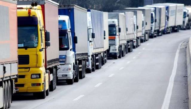 Для українських вантажних автоперевізників скасували дозволи на перевезення в ЄС