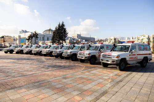 Україна отримала другу партію евакуаційних машин швидкої допомоги від ОАЕ