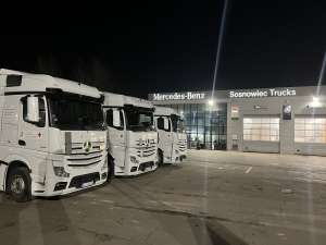 Mercedes-Benz відправив до України 200 вантажівок із гуманітарною допомогою
