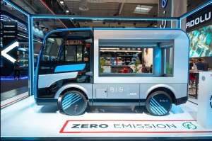 Isuzu презентував фургон нового класу і 12-метровий електробус