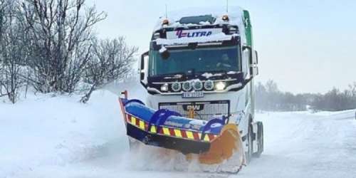 У Норвегії прибирає сніг електровантажівка з акумулятором 1000 кВт-год