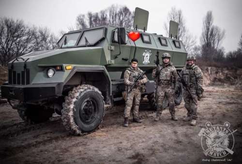 ЗСУ отримали потужний вітчизняний бронеавтомобіль «Варта-Редут»