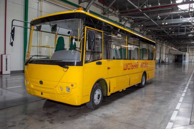 У Луцьку збирають велику партію шкільних автобусів