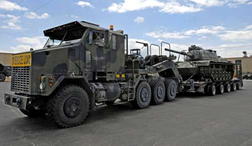ФРН передала Україні додаткові танкові тягачі Oshkosh та автомобілі для прикордонників