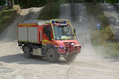 Представили спецавтомобілі Mercedes-Benz для гасіння лісових пожеж