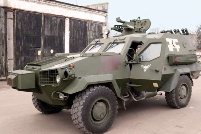 Військові розповіли про особливості експлуатації броньованих машин «Дозор-Б»