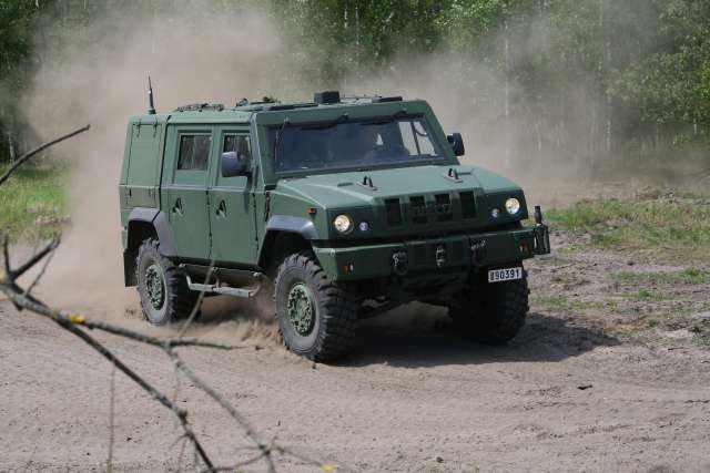 Бельгія передасть Україні до 500 військових вантажівок та бронемашин