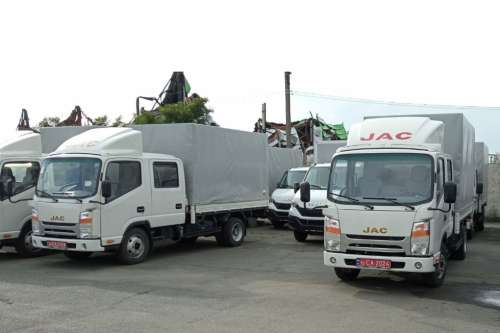 В Україні виготовили велику партію вантажівок із бортовими платформами