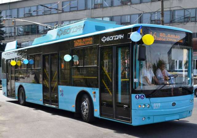 «Богдан» поставив Хмельницькому тролейбуси особливого кольору