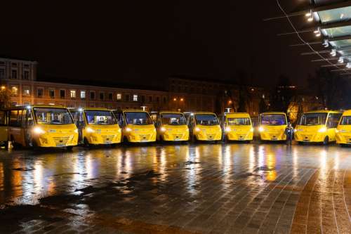 Київщина отримала 18 шкільних автобусів від ЄС