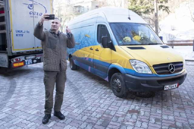 Поліцейські та комунальники Києва отримали спецавтомобілі із Німеччини