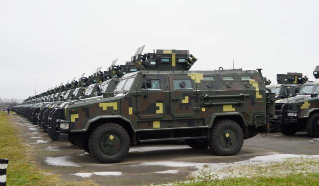 Армія отримала нові броньовані автомобілі