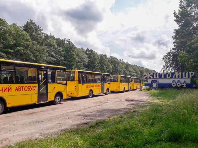 «Богдан» достроково поставив шкільні автобуси на Житомирщину