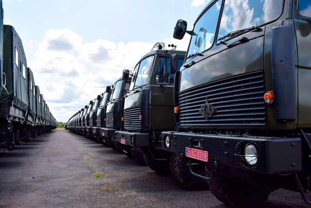 ЗСУ передали майже сотню нових вантажівок