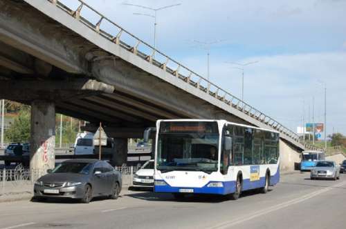 В Києві запустили на маршрути автобуси з Риги та передали 30 автобусів Дніпру
