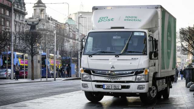 Нова електрична вантажівка почала доставляти пошту в Європі