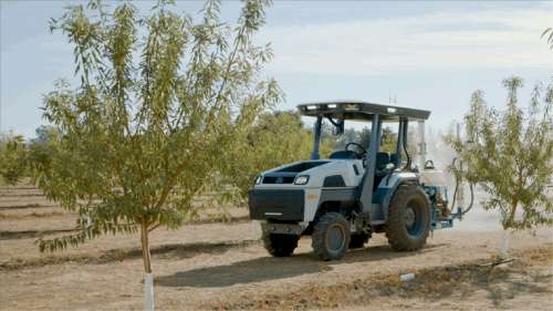 В Каліфорнії розпочався випуск безпілотних електричних тракторів