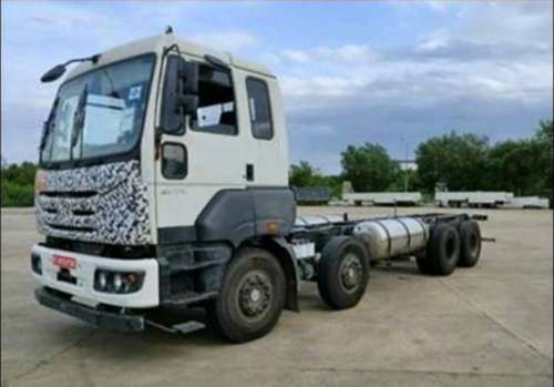 Представили 35-тонну вантажівку на зрідженому газі