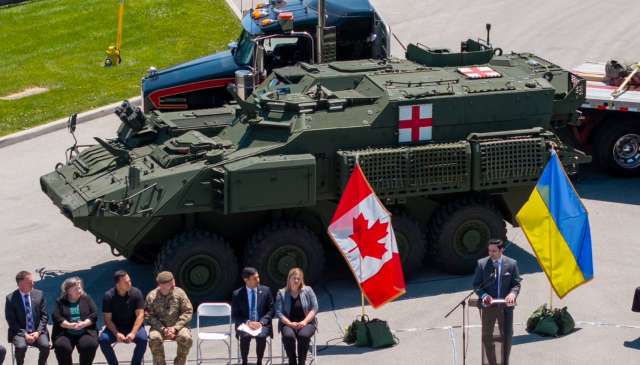 Канада відправила до України першу партію нових бронетранспортерів