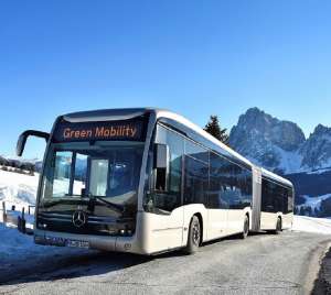 Електробус Mercedes-Benz випробували у зимових Альпах