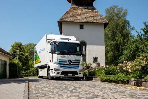 Найбільший ретейлер Швейцарії використовуватиме електровантажівки Mercedes