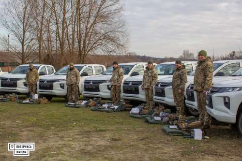 Українські сапери отримали нові пікапи та спеціальне обладнання