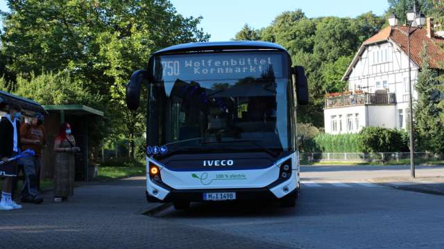 Електробус IVECO E-Way встановив новий рекорд автономності