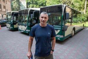 Київ отримав з Німеччини автобуси та «швидкі»
