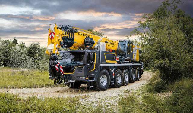 Поставлено перший автокран Liebherr із системами допомоги водієві