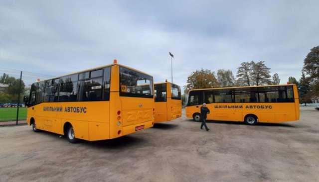 ЗАЗ передав територіальним громадам нову партію шкільних автобусів