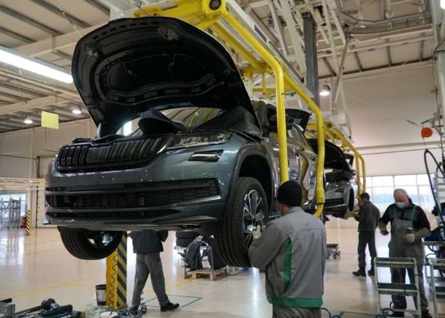 Завод з виробництва автомобілів Škoda в Україні відновлює роботу