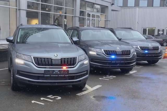 На дороги України випустили поліцейські автомобілі «фантоми»