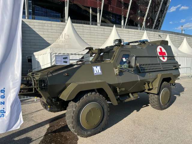 У Польщі представили медичну бронемашину на базі української «Дозор-Б»