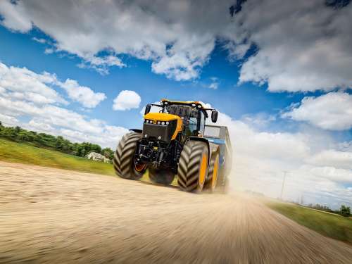 В Україні представлять найпотужніший трактор JCB