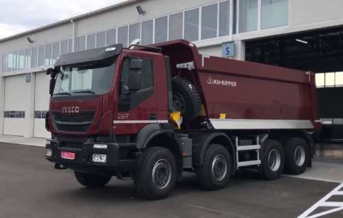 Українські дорожники отримали новий самоскид IVECO