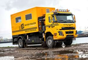 Представили всюдихідну вантажівку Volvo FMX на напівгусеничному ходу