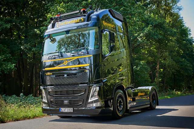 Інноваційні технології Continental втілені у вантажівці Volvo FH