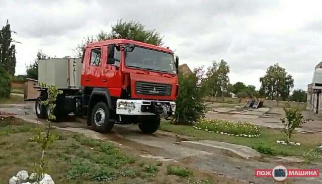 Український виробник показав, як проходять випробування нової пожежної машини. ВІДЕО
