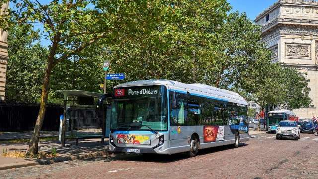 Париж закуповує ще 180 електробусів IVECO